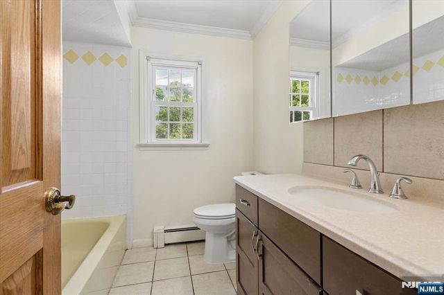 619 Cadmus Court, Teaneck, NJ 07666
