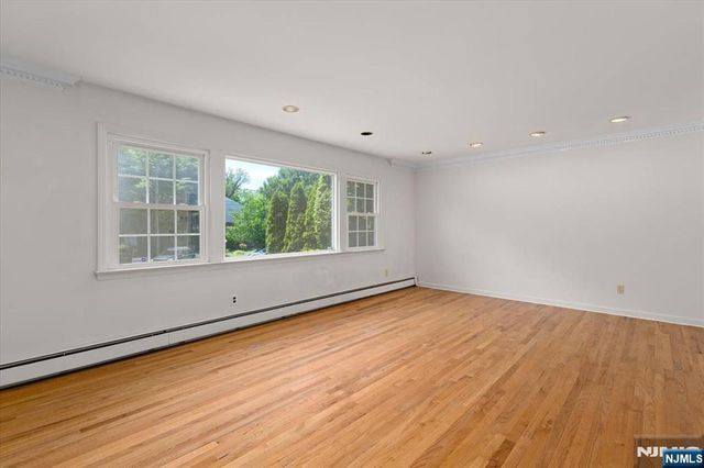 619 Cadmus Court, Teaneck, NJ 07666