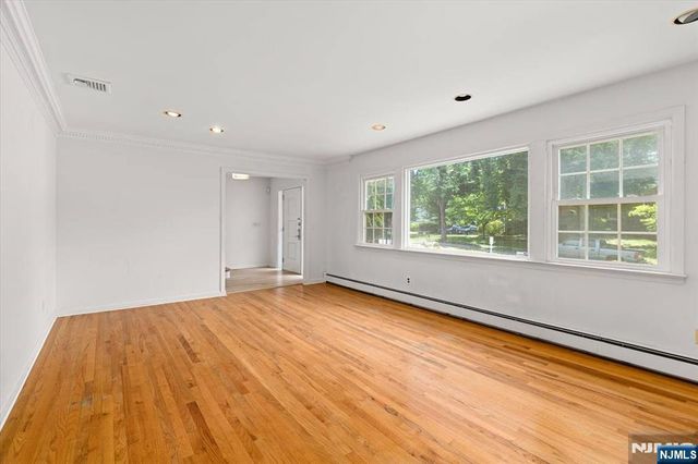 619 Cadmus Court, Teaneck, NJ 07666
