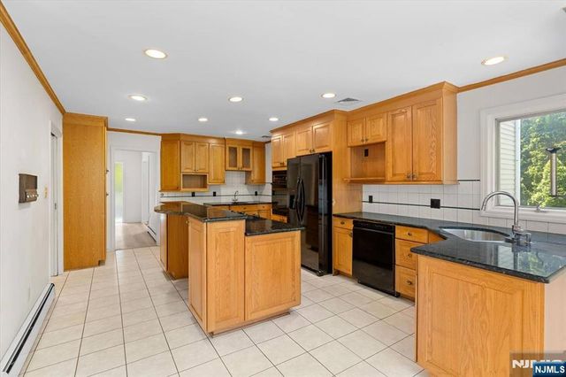 619 Cadmus Court, Teaneck, NJ 07666