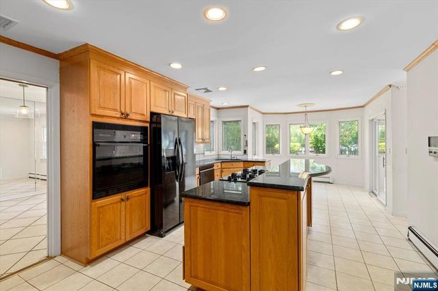 619 Cadmus Court, Teaneck, NJ 07666
