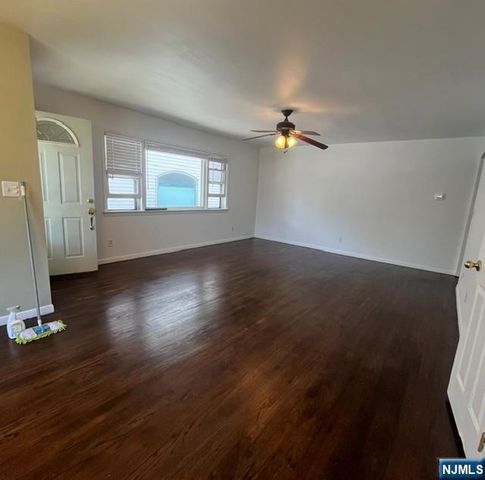18 McKinley Place, Bergenfield, NJ 07621