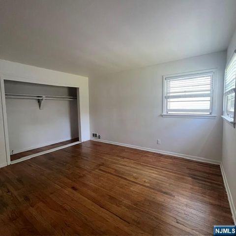 18 McKinley Place, Bergenfield, NJ 07621