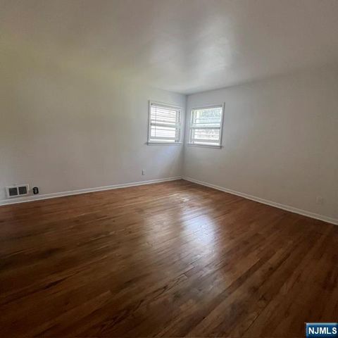 18 McKinley Place, Bergenfield, NJ 07621