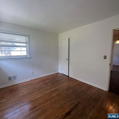 18 McKinley Place, Bergenfield, NJ 07621