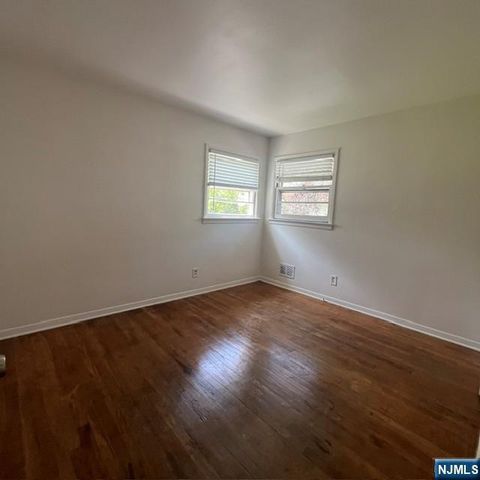 18 McKinley Place, Bergenfield, NJ 07621