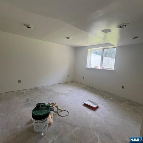 18 McKinley Place, Bergenfield, NJ 07621