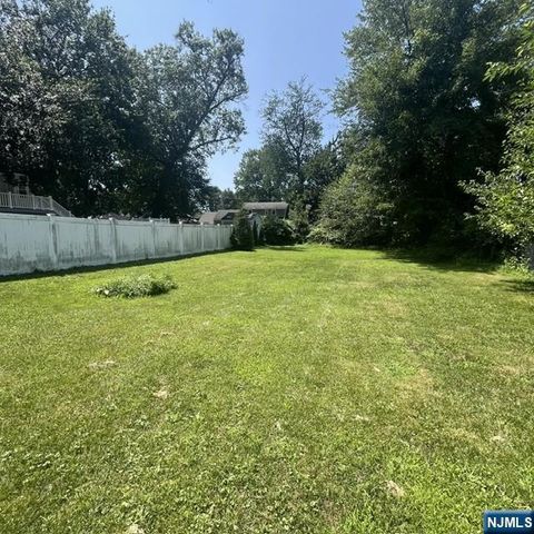 18 McKinley Place, Bergenfield, NJ 07621