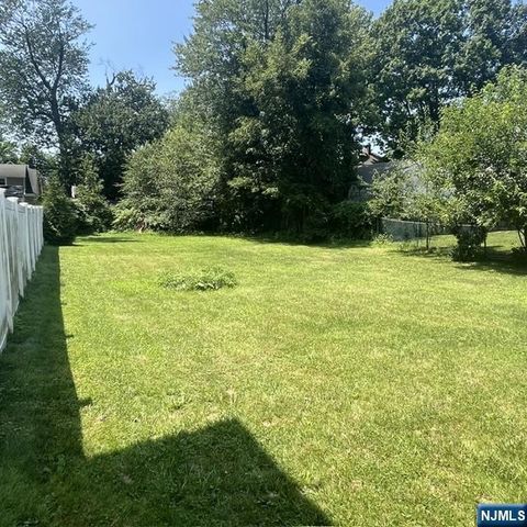 18 McKinley Place, Bergenfield, NJ 07621