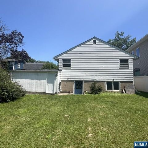 18 McKinley Place, Bergenfield, NJ 07621