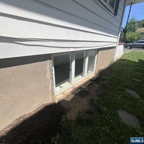 18 McKinley Place, Bergenfield, NJ 07621