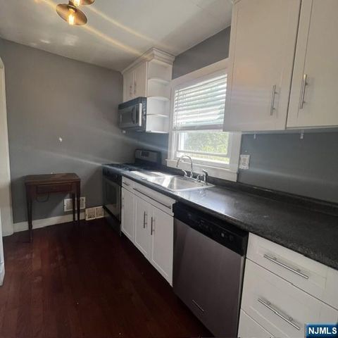 18 McKinley Place, Bergenfield, NJ 07621