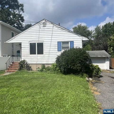 18 McKinley Place, Bergenfield, NJ 07621