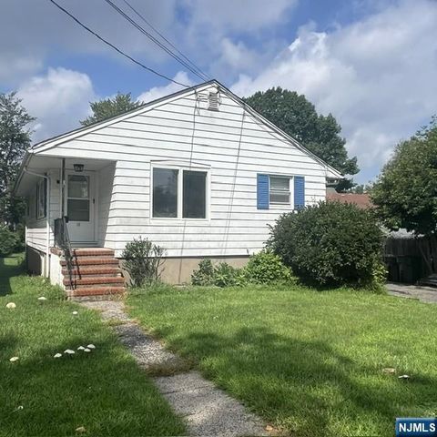 18 McKinley Place, Bergenfield, NJ 07621