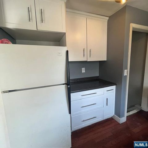 18 McKinley Place, Bergenfield, NJ 07621