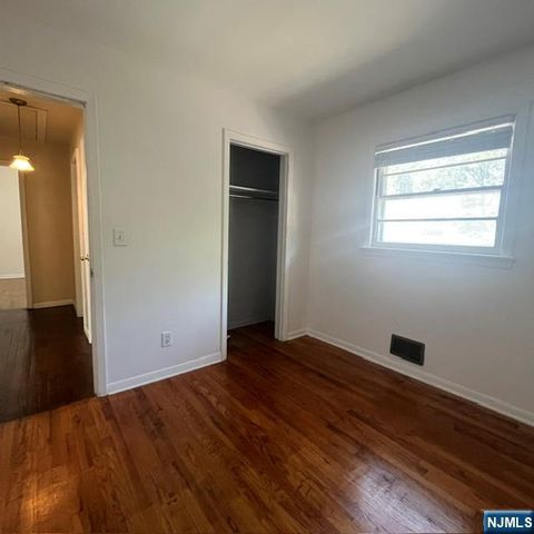 18 McKinley Place, Bergenfield, NJ 07621