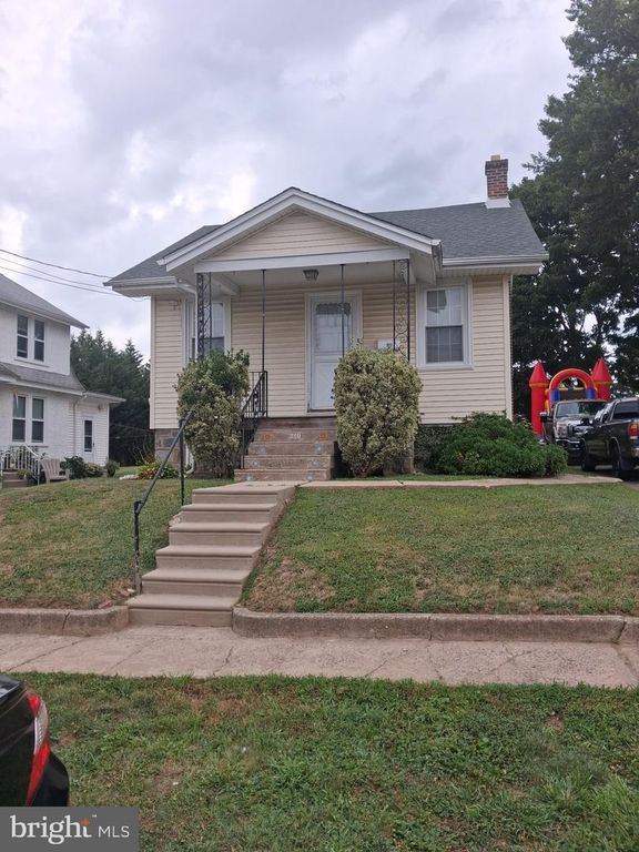 210 ARDMORE AVE, Upper Darby, PA 19082