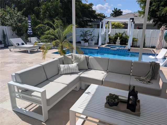 2882 NE 4th St, Homestead, FL 33033