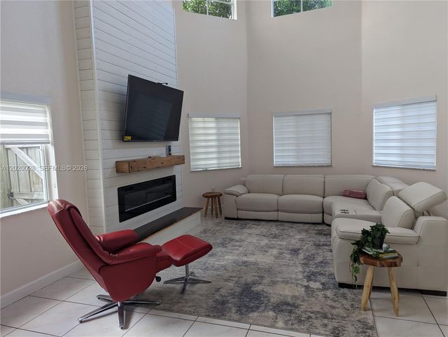 2882 NE 4th St, Homestead, FL 33033