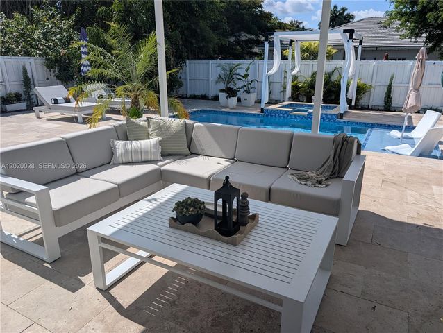 2882 NE 4th St, Homestead, FL 33033