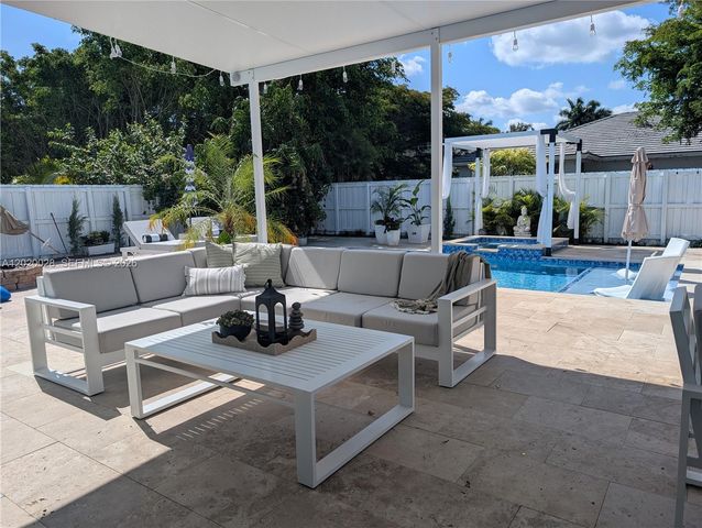 2882 NE 4th St, Homestead, FL 33033