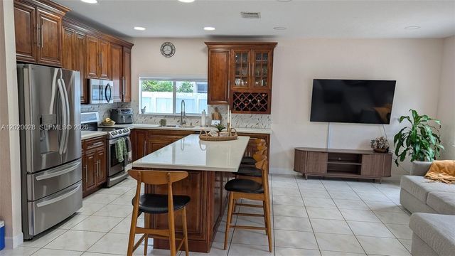 2882 NE 4th St, Homestead, FL 33033