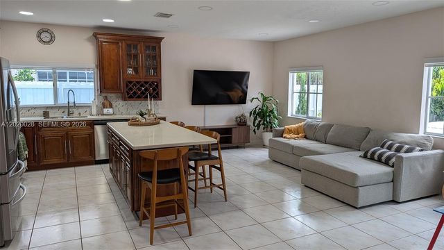 2882 NE 4th St, Homestead, FL 33033