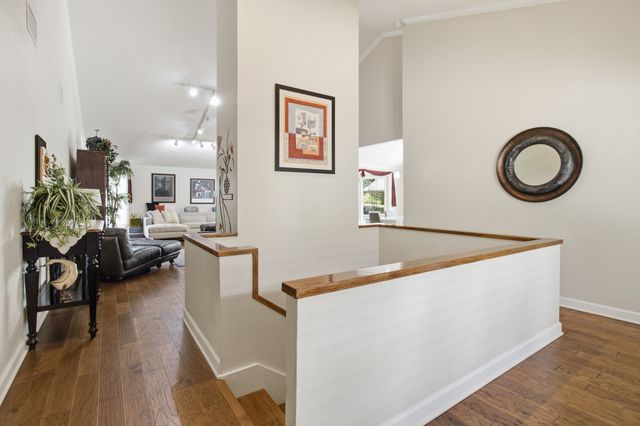 905 Crowley Road, Arlington, TX 76012