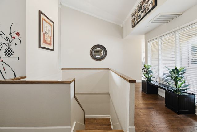 905 Crowley Road, Arlington, TX 76012