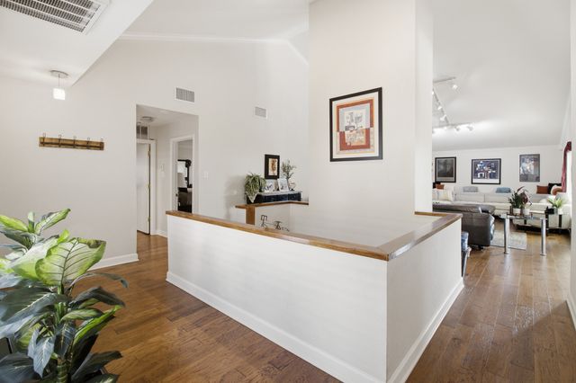 905 Crowley Road, Arlington, TX 76012