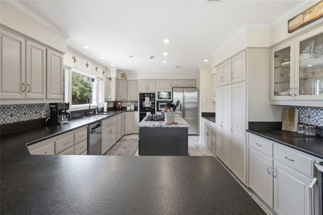 905 Crowley Road, Arlington, TX 76012
