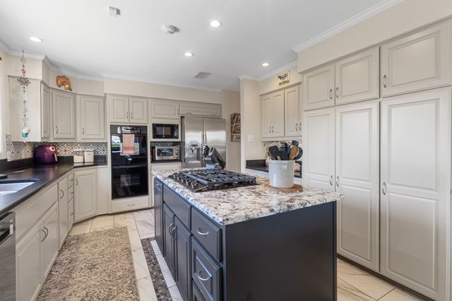 905 Crowley Road, Arlington, TX 76012
