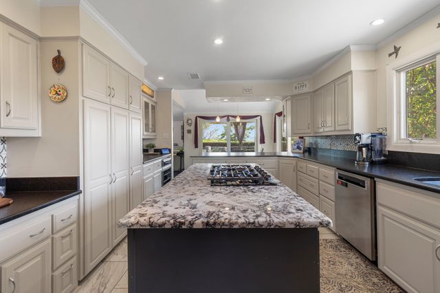 905 Crowley Road, Arlington, TX 76012