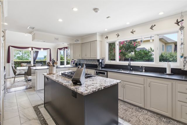 905 Crowley Road, Arlington, TX 76012