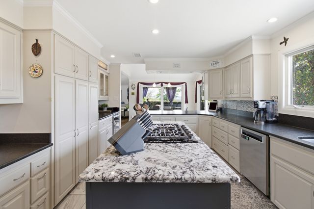 905 Crowley Road, Arlington, TX 76012