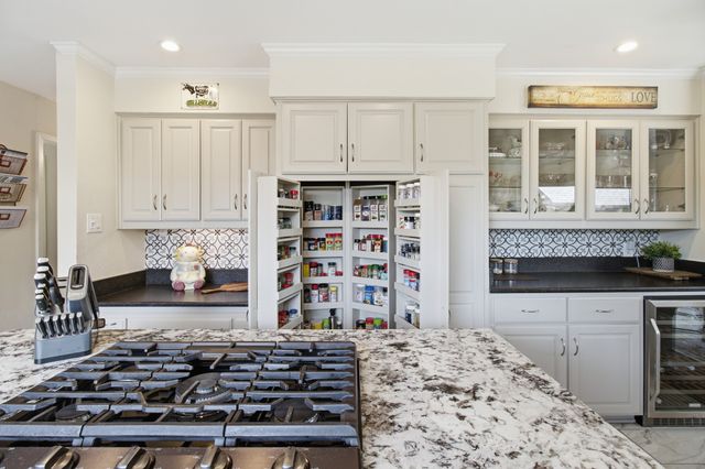 905 Crowley Road, Arlington, TX 76012
