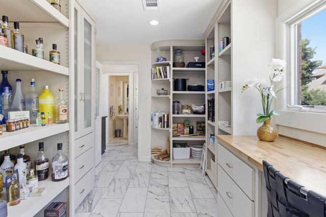 905 Crowley Road, Arlington, TX 76012