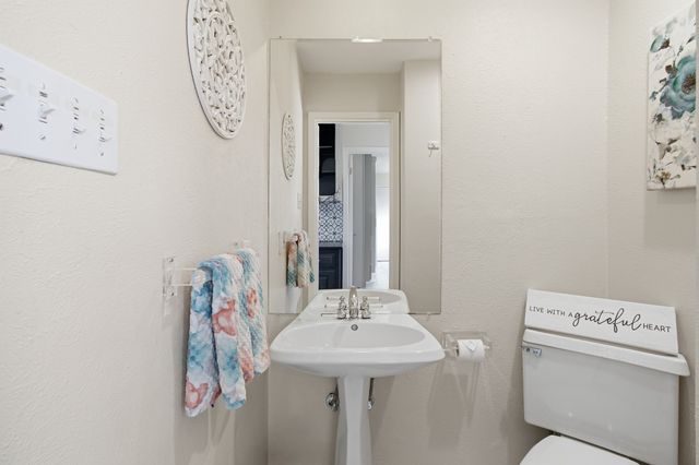 905 Crowley Road, Arlington, TX 76012