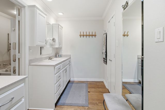 905 Crowley Road, Arlington, TX 76012