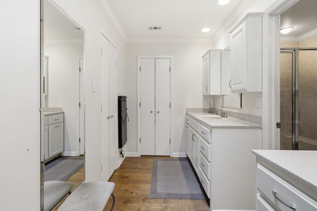 905 Crowley Road, Arlington, TX 76012