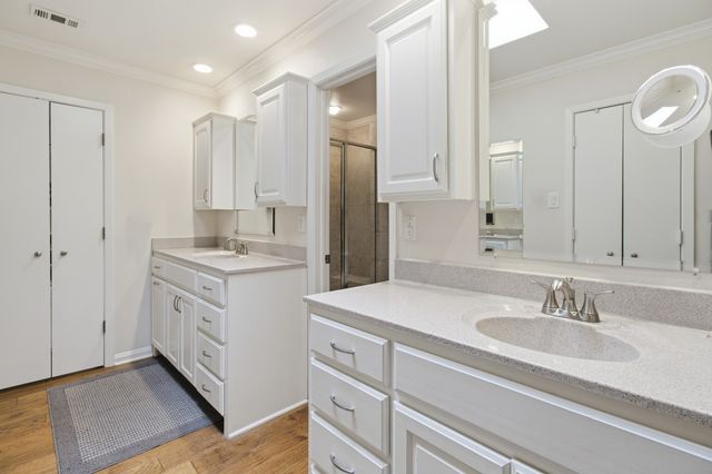 905 Crowley Road, Arlington, TX 76012