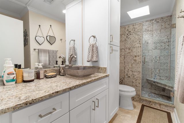 905 Crowley Road, Arlington, TX 76012