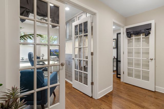 905 Crowley Road, Arlington, TX 76012