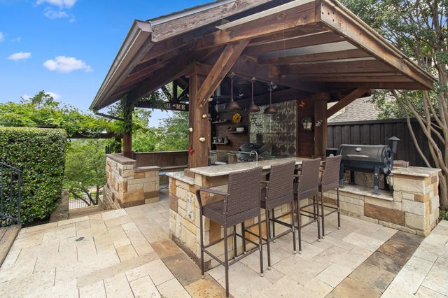 905 Crowley Road, Arlington, TX 76012