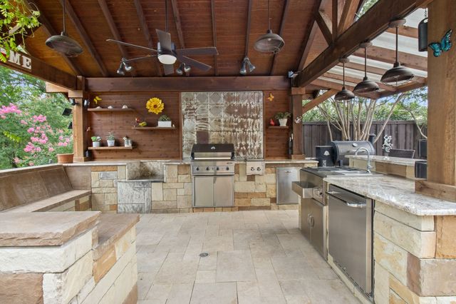 905 Crowley Road, Arlington, TX 76012