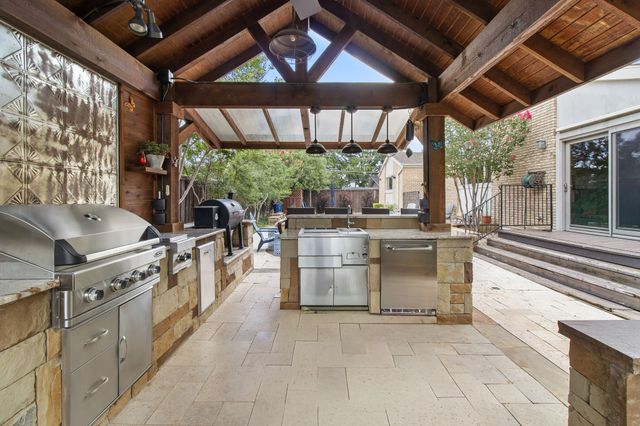 905 Crowley Road, Arlington, TX 76012