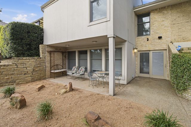 905 Crowley Road, Arlington, TX 76012