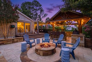 905 Crowley Road, Arlington, TX 76012