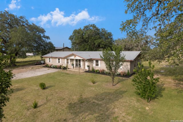 1081 County Road 773, Devine, TX 78016