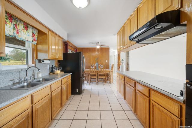 1081 County Road 773, Devine, TX 78016